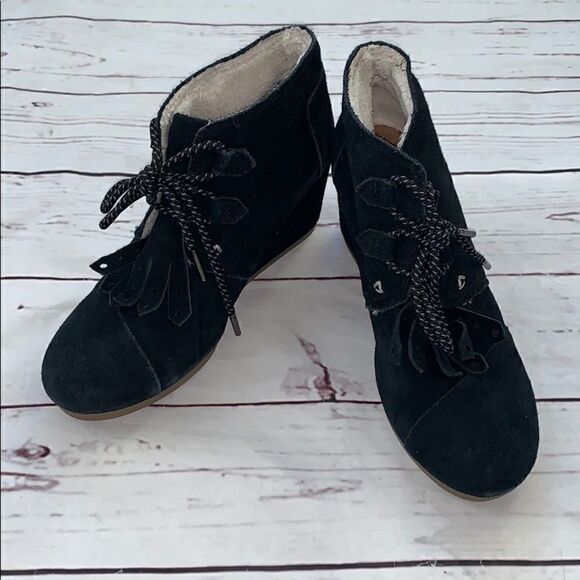 Toms Black Kiltie Fringe Wedge Booties - Picture 1 of 13